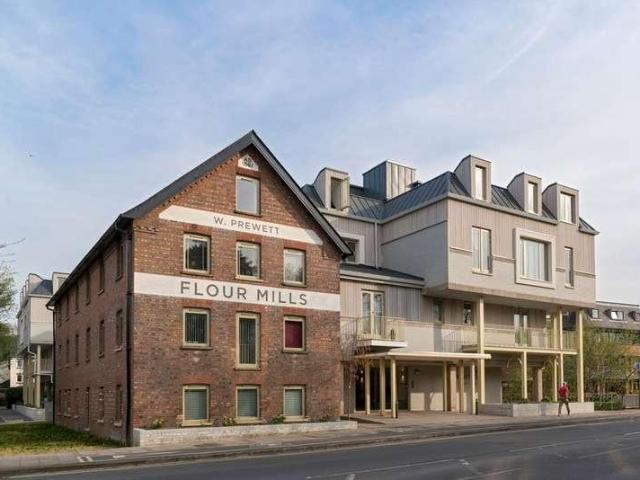 2 bed flat for sale