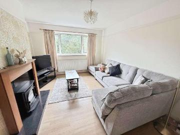 2 bed flat for sale