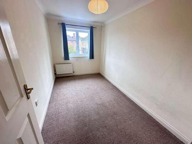 2 bed flat for sale