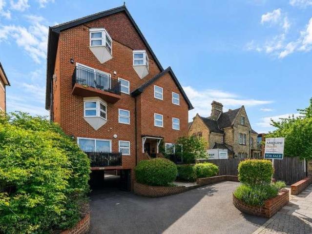 2 bed flat for sale