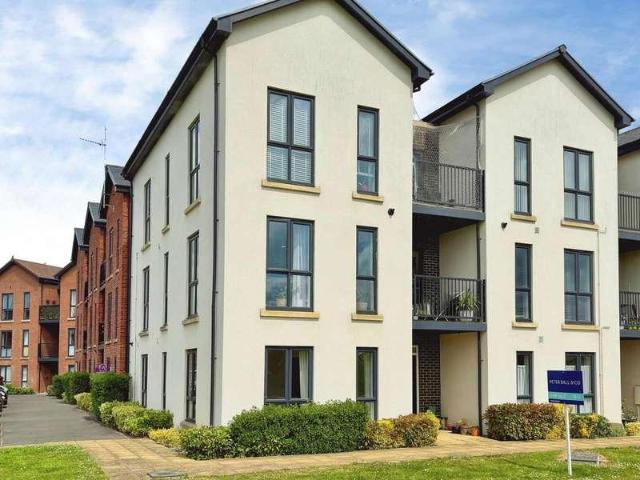 2 bed flat for sale
