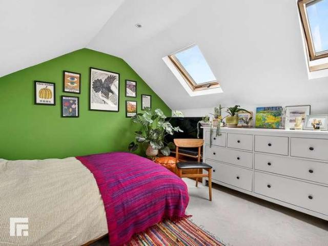 2 bed flat for sale
