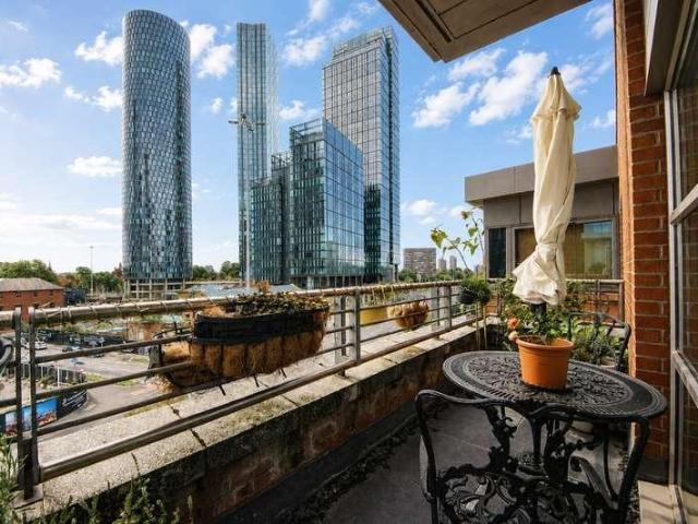2 bed flat for sale