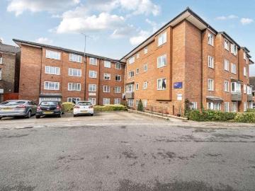 2 bed flat for sale