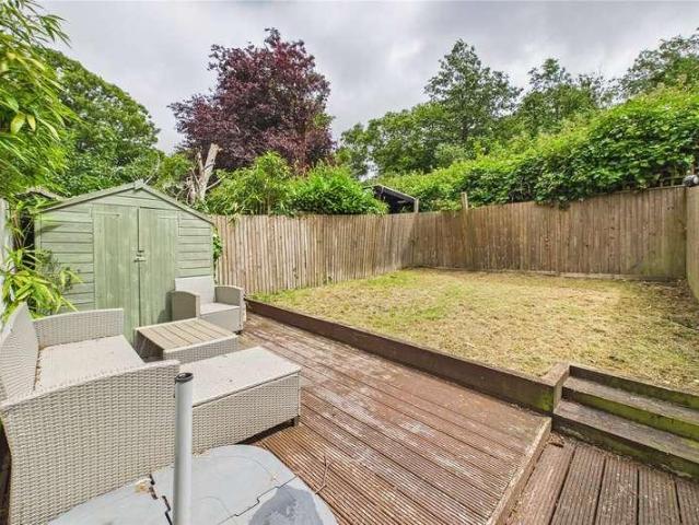 2 bed flat for sale