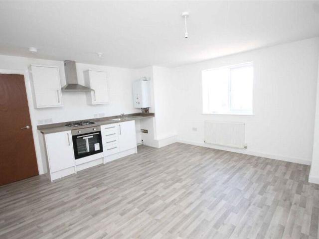 2 bed flat for sale