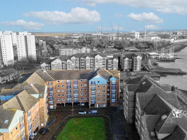 2 bed flat for sale