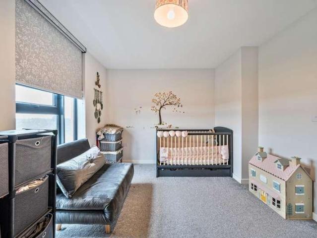 2 bed flat for sale