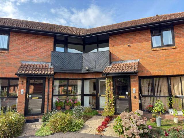 2 bed flat for sale