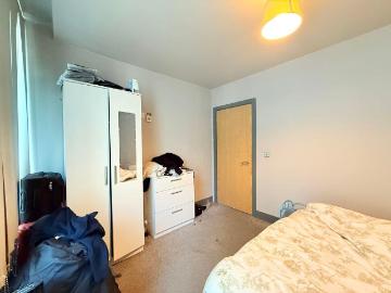 2 bed flat for sale