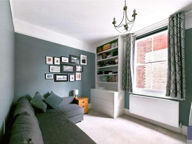 2 bed flat for sale