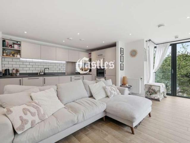 2 bed flat for sale