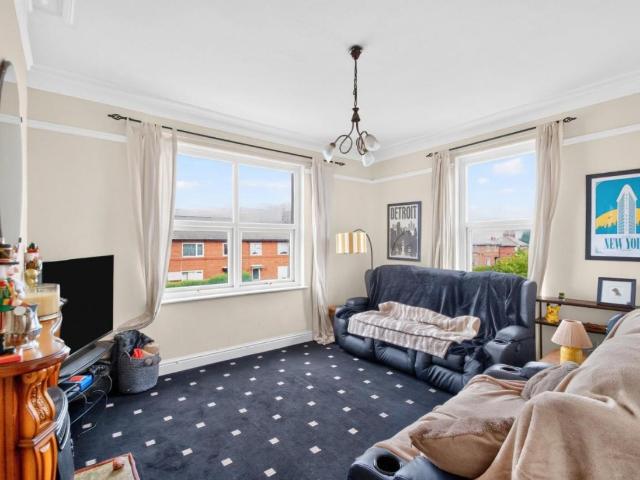 2 bed flat for sale