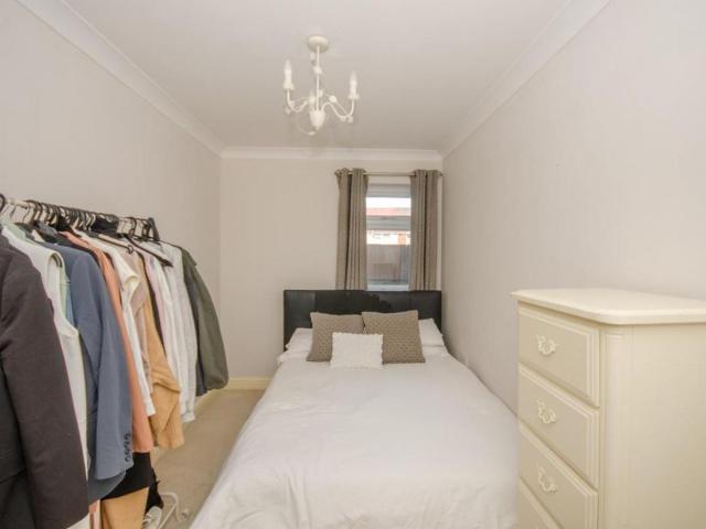 2 bed flat for sale