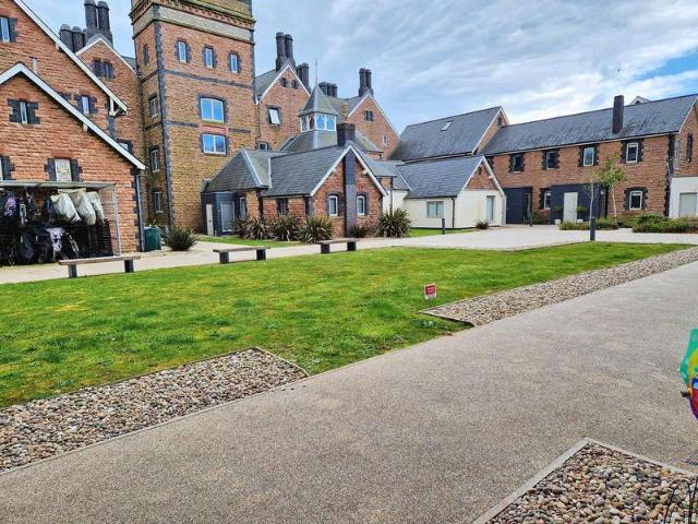 2 bed flat for sale