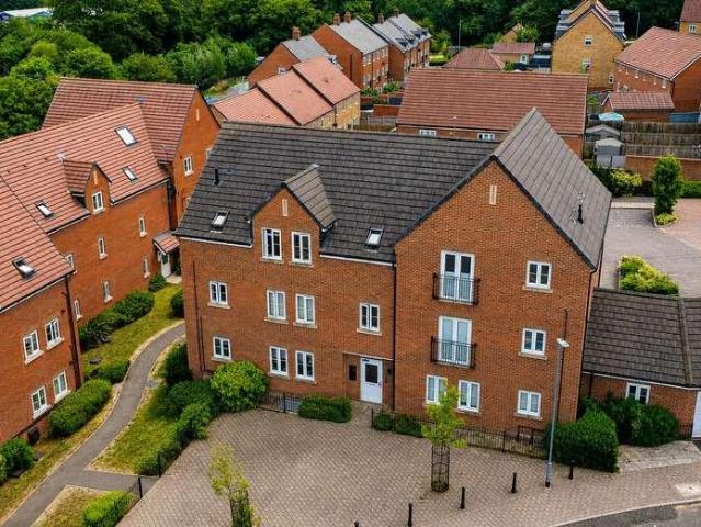 2 bed flat for sale
