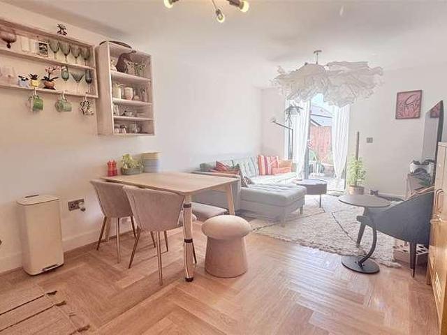 2 bed flat for sale