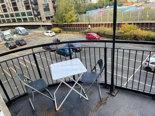 2 bed flat for sale