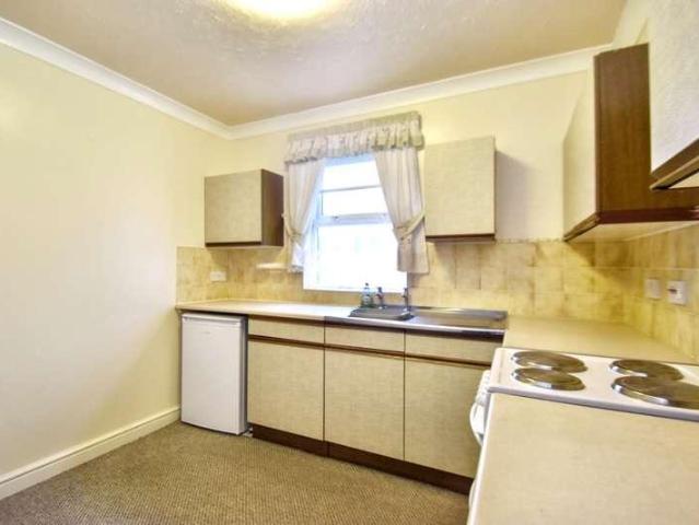 2 bed flat for sale