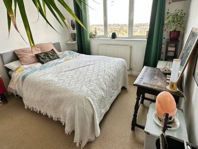 2 bed flat for sale