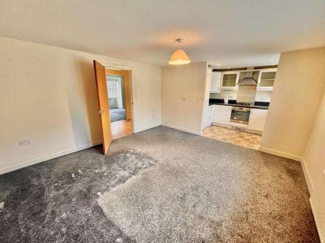 2 bed flat for sale