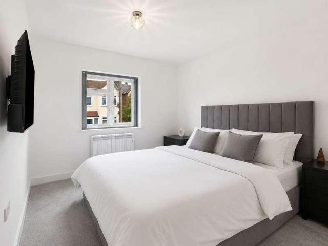 2 bed flat for sale