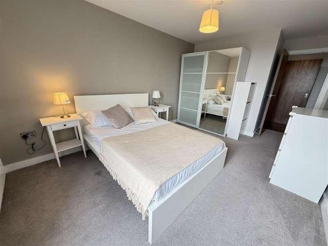 2 bed flat for sale