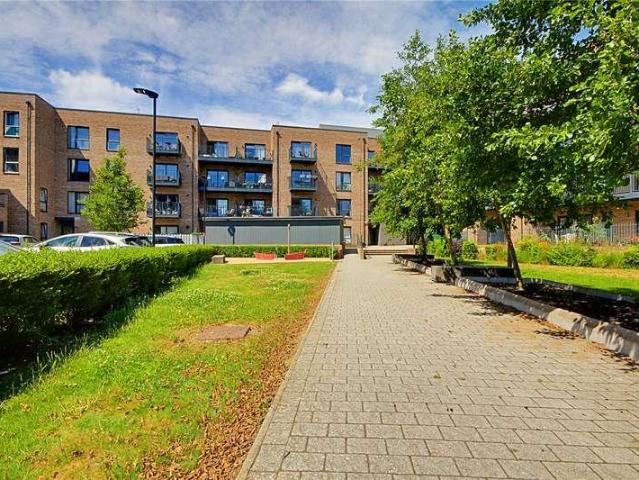2 bed flat for sale