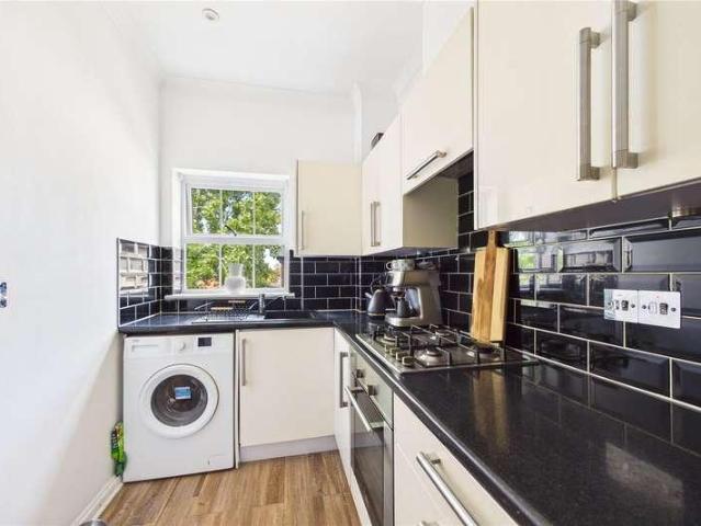 2 bed flat for sale