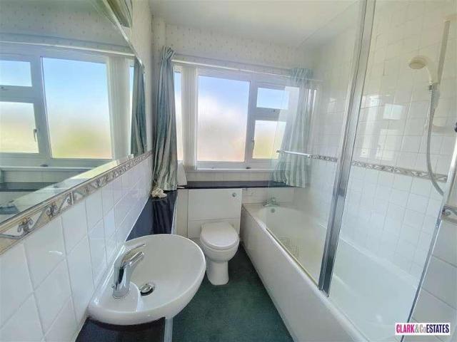 2 bed flat for sale