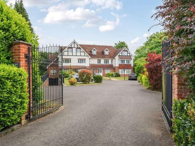 2 bed flat for sale