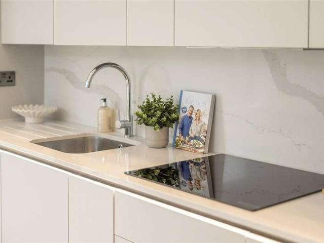 2 bed flat for sale