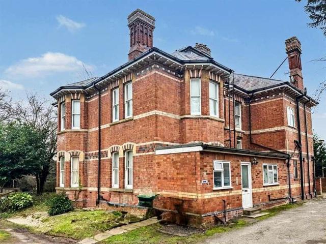 2 bed flat for sale