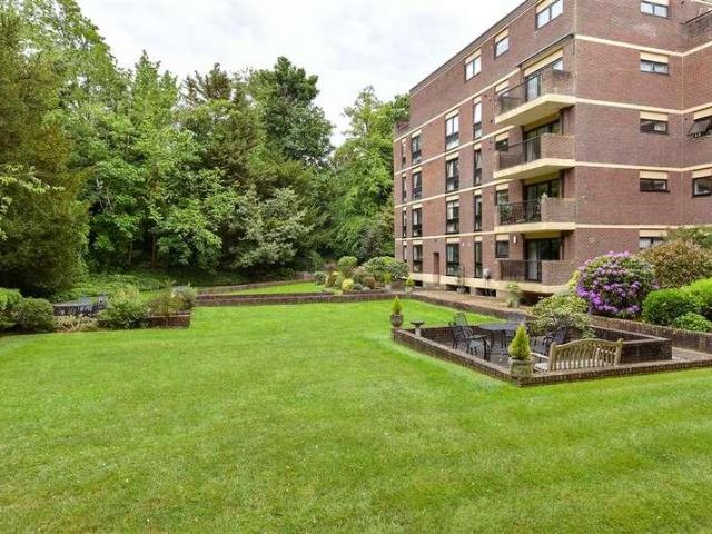 2 bed flat for sale