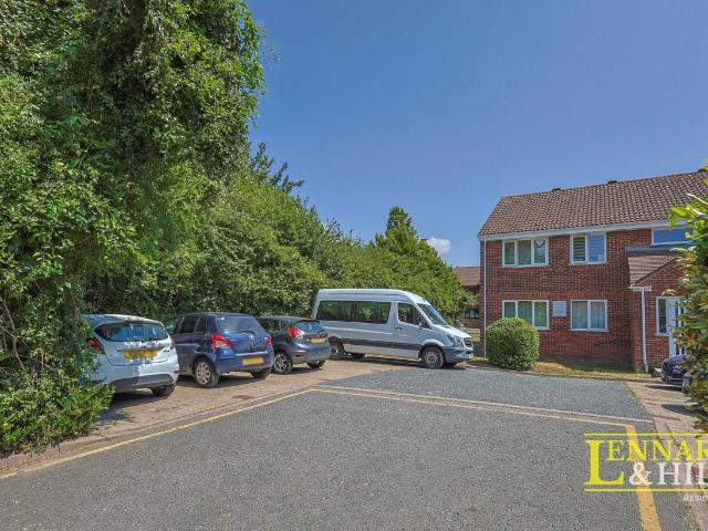 2 bed flat for sale