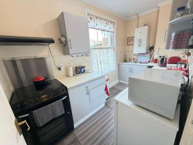 2 bed flat for sale