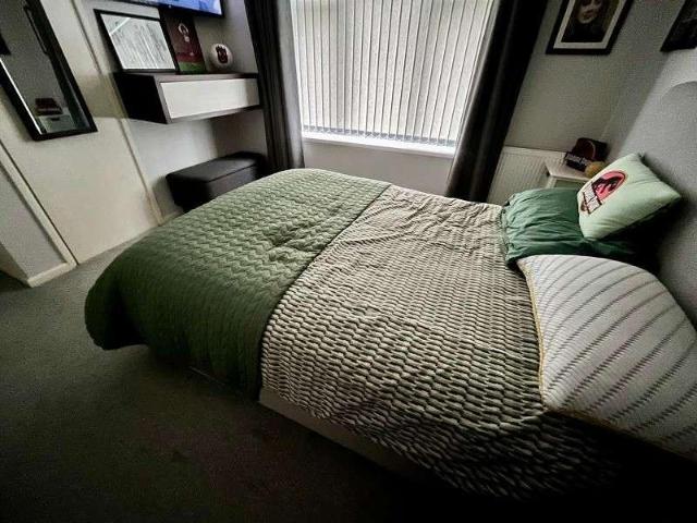 2 bed flat for sale
