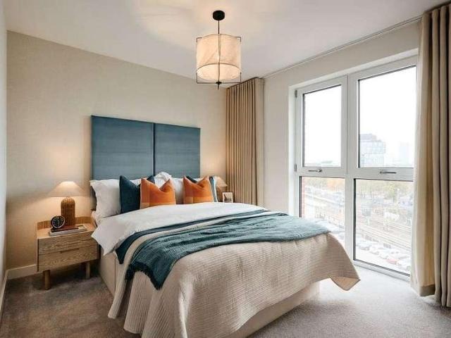 2 bed flat for sale