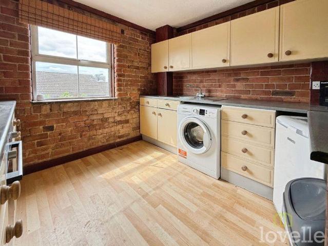 2 bed flat for sale