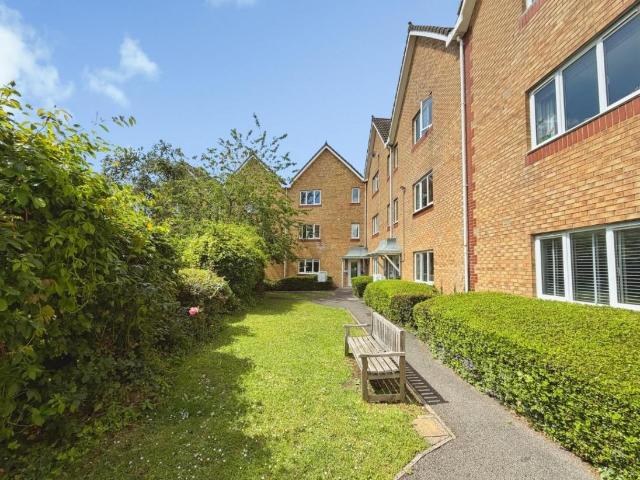 2 bed flat for sale
