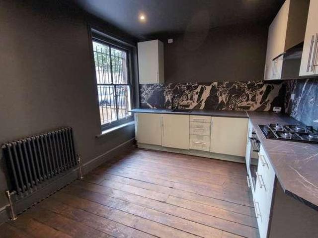 2 bed flat for sale