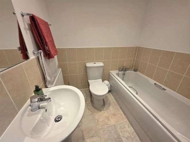 2 bed flat for sale