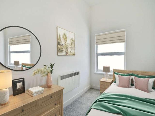 2 bed flat for sale