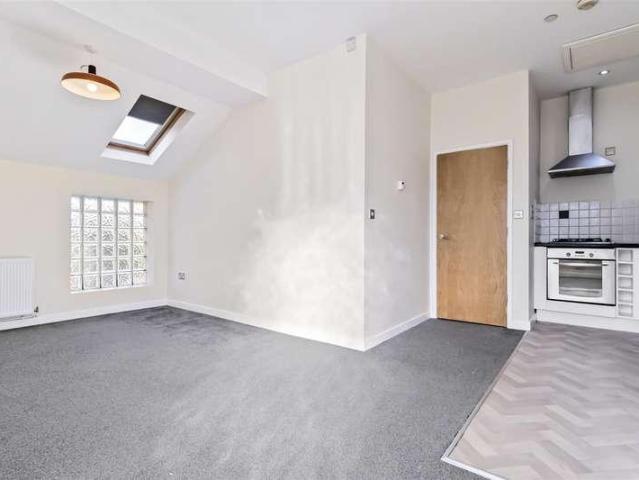 2 bed flat for sale
