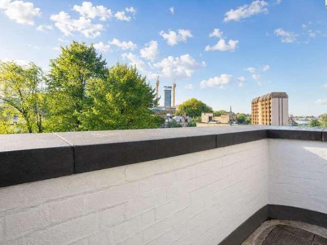 2 bed flat for sale