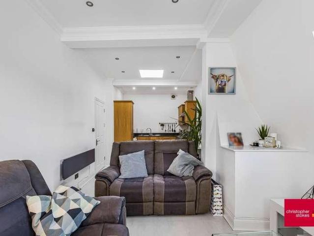 2 bed flat for sale