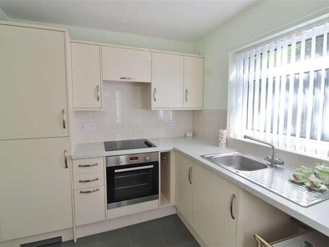 2 bed flat for sale