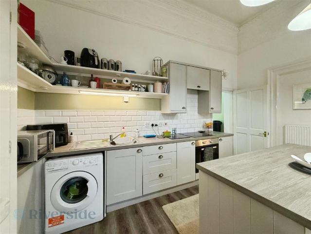 2 bed flat for sale