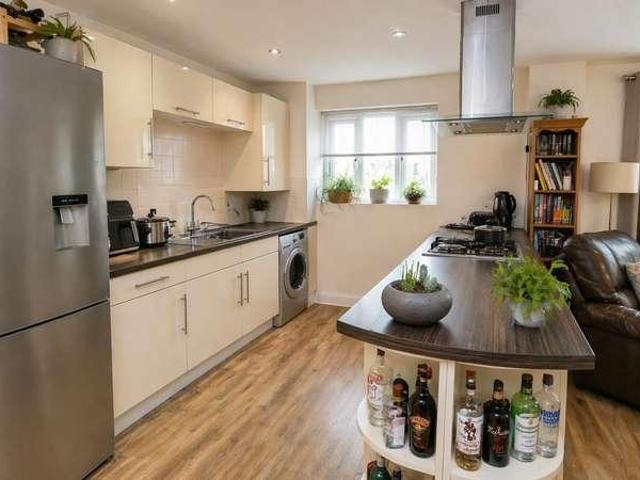 2 bed flat for sale