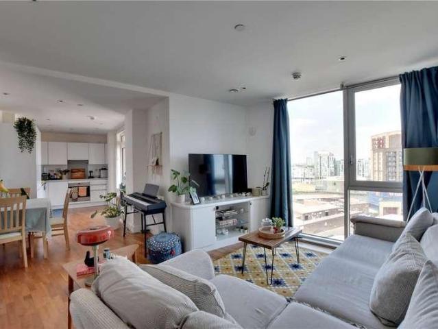 2 bed flat for sale
